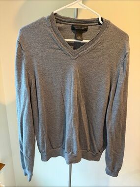 Bloomingdale's Men's Gray V-Neck Sweater